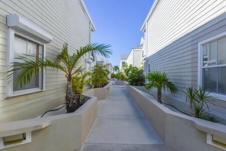 קי וסט New Casa Caribe By Brightwild- Two-Story Condo Rooftop Pool מראה חיצוני תמונה
